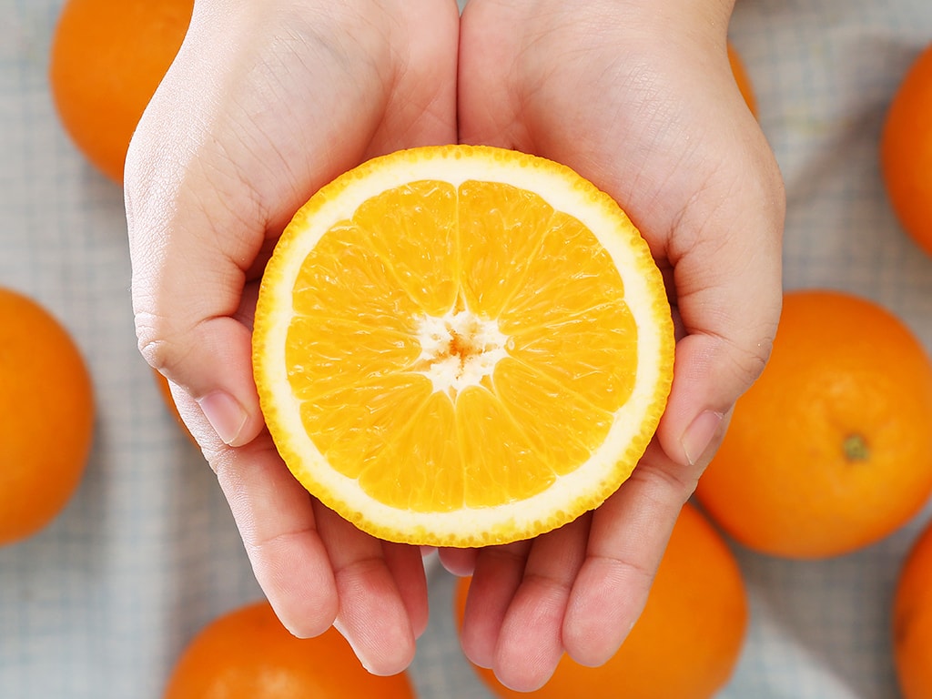 Những lợi ích khi uống nước cam hằng ngày