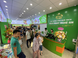 Tưng bừng khai trương hoa quả sạch Fuji Vinh